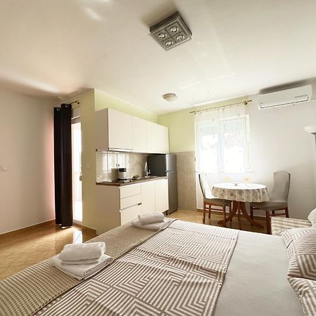 Apartments Villa Miranda Vodice Exteriör bild