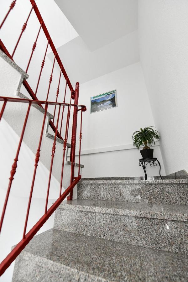 Apartments Villa Miranda Vodice Exteriör bild