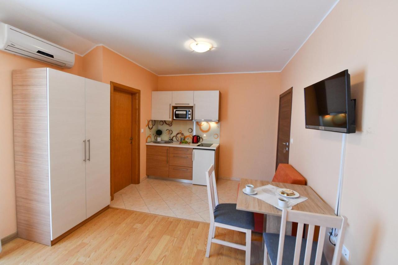 Apartments Villa Miranda Vodice Exteriör bild