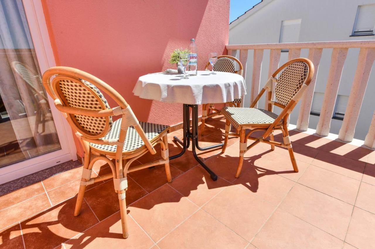 Apartments Villa Miranda Vodice Exteriör bild