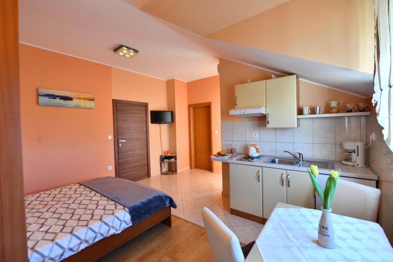 Apartments Villa Miranda Vodice Exteriör bild