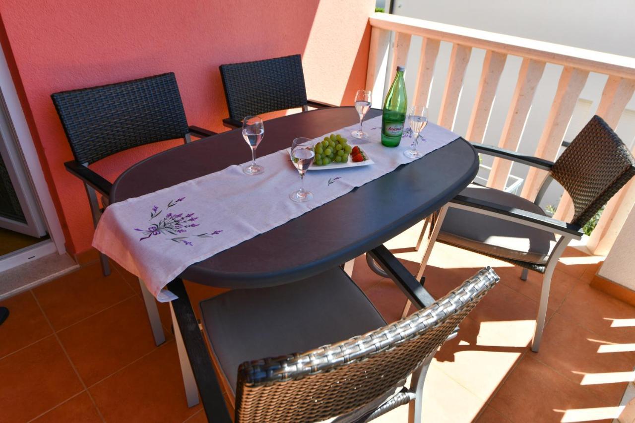 Apartments Villa Miranda Vodice Exteriör bild