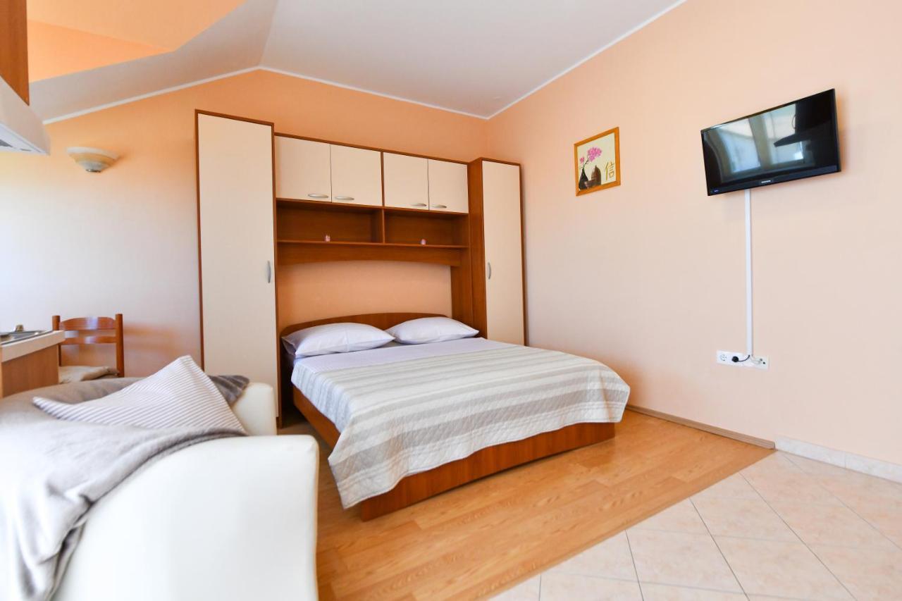 Apartments Villa Miranda Vodice Exteriör bild