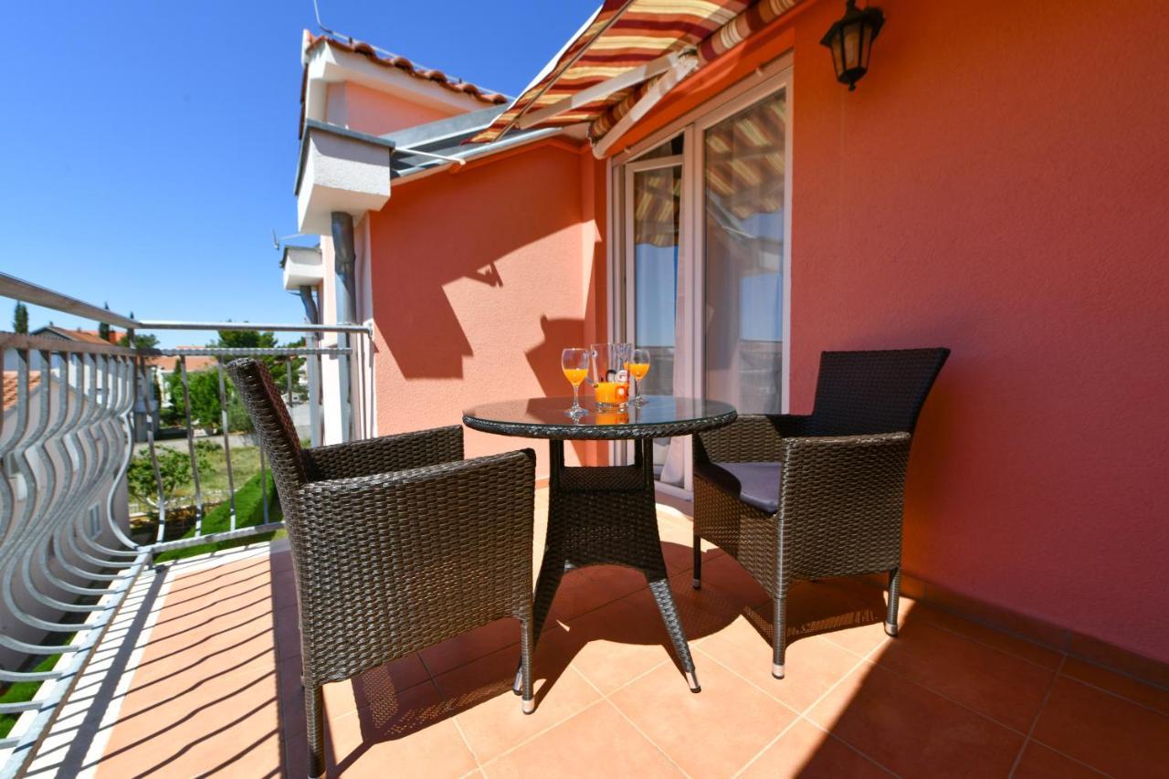 Apartments Villa Miranda Vodice Exteriör bild