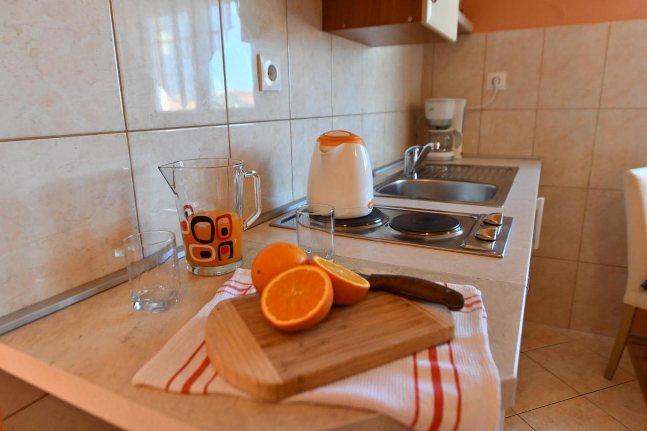Apartments Villa Miranda Vodice Exteriör bild