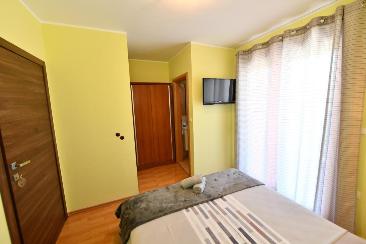Apartments Villa Miranda Vodice Exteriör bild