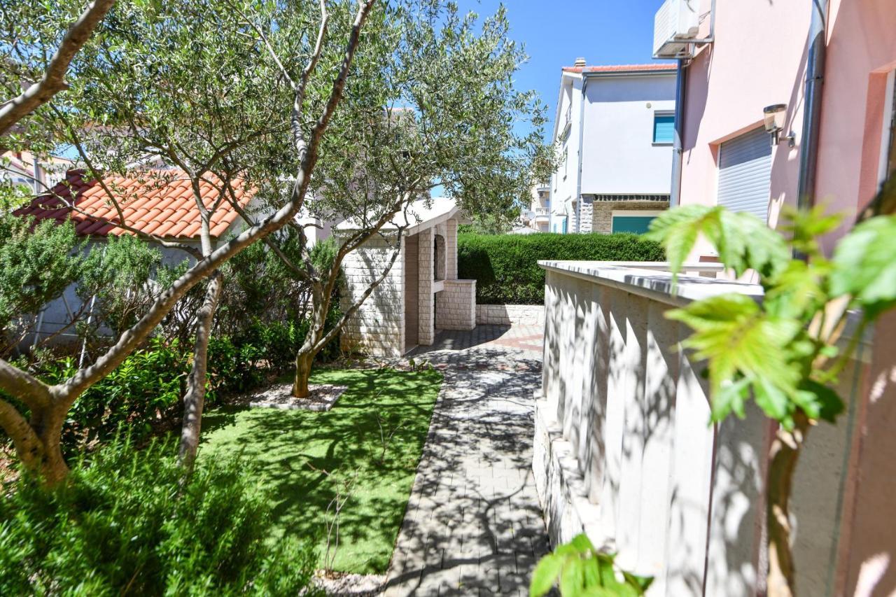 Apartments Villa Miranda Vodice Exteriör bild