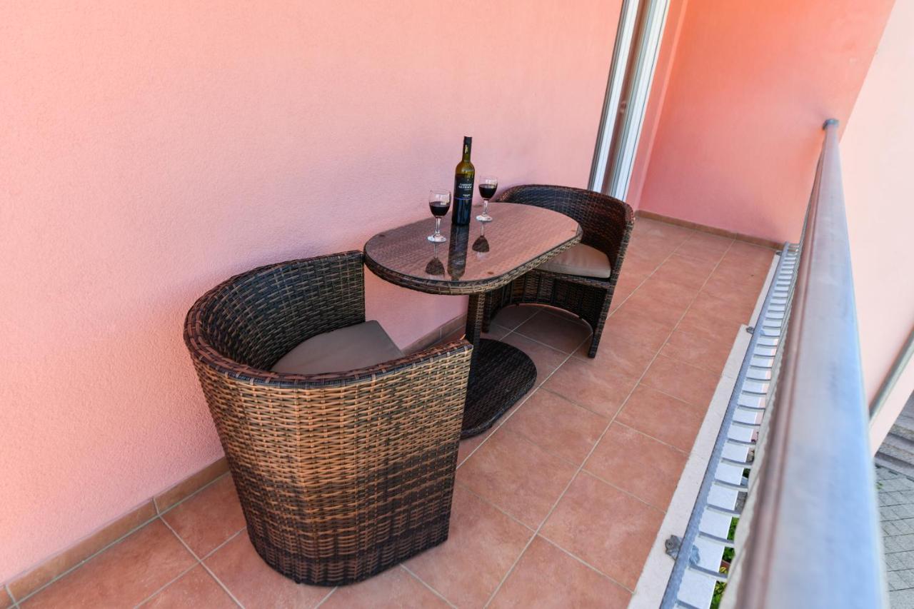 Apartments Villa Miranda Vodice Exteriör bild