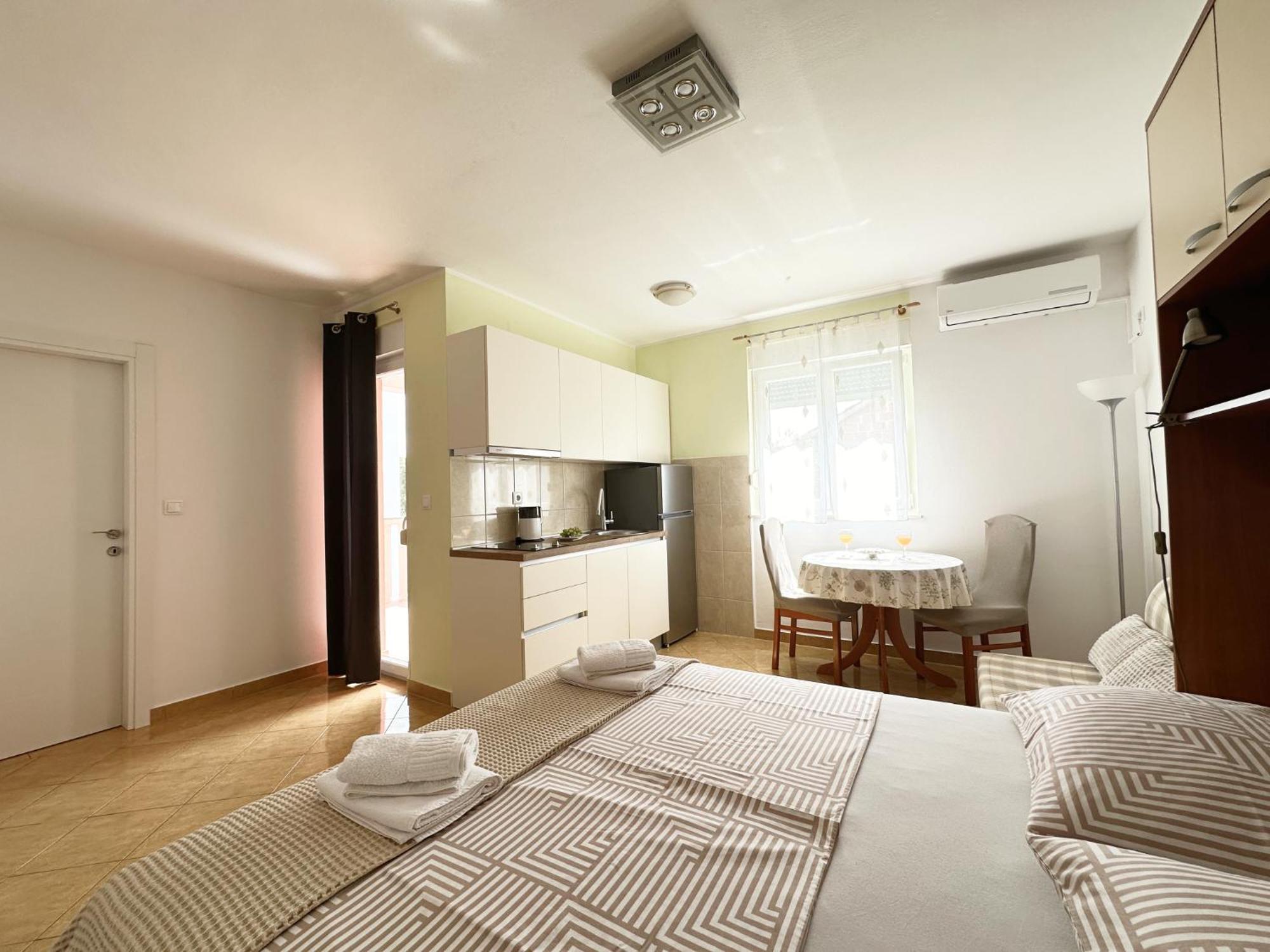 Apartments Villa Miranda Vodice Exteriör bild